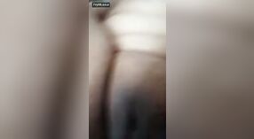 Bibi dengan vagina yang lucu dan ceria dalam film porno desi 2 min 10 sec