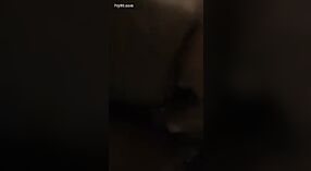 Bibi dengan vagina yang lucu dan ceria dalam film porno desi 2 min 30 sec