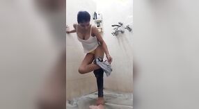 Fawiza flaunts cô ấy lớn ngực và chật âm đạo 0 tối thiểu 40 sn