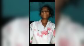 安得拉（Andhra）是一个苗条和性感的女孩，给了一个硬口交，被撞了 36 敏 20 sec