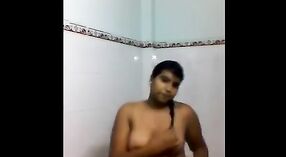 Ragazza Doccia Divertimento con un Amante di Ahmedabad 0 min 0 sec