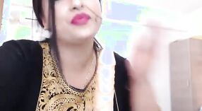 Indiase Bhabhi Gets ondeugend met een seks Machine 30 min 20 sec