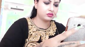 Indiase Bhabhi Gets ondeugend met een seks Machine 0 min 0 sec