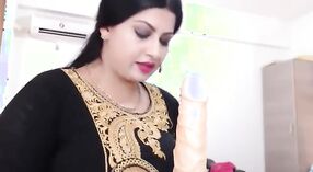 Indiase Bhabhi Gets ondeugend met een seks Machine 10 min 20 sec