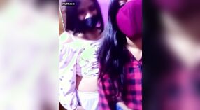 Kajal's Lesbian Show: um vídeo de câmara quente 41 minuto 10 SEC