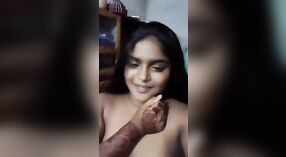 پیاری اور شہوانی ، شہوت انگیز سنہرے بالوں والی شوکیا brunette اس باپ سے بھرا ویڈیو میں اس کے پریمی teases 2 کم از کم 40 سیکنڈ