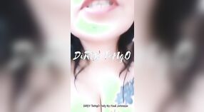 Mina Jaan ' s vies praten in een sensuele Video 1 min 40 sec
