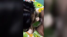 Chica Desi le hace una mamada a su novio en un video filtrado. 3 mín. 40 sec