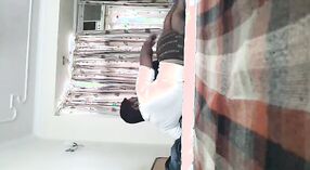 Chennai sex tape: Capo e collega impegnarsi in preliminari 6 min 10 sec