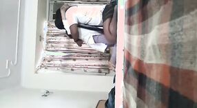 Sex tape de Chennai: Patron et collègue s'engagent dans les préliminaires 8 minute 40 sec