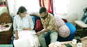ఈ హాట్ పోర్న్ వీడియోలో దేశీ విద్యార్థి తన యువ మాస్టర్‌తో కొంటెను పొందుతాడు 0 మిన్ 0 సెకను