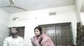 Desi bhabi geniet van plezier met haar baas in een stomende video 15 min 20 sec