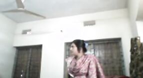 Desi bhabi menikmati kesenangan dengan bosnya dalam video beruap 13 min 50 sec