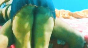 கிராமத்தைச் சேர்ந்த தேசி பாபி ஒரு கடினமான சேவலுக்கு ஆர்வமாக உள்ளார் 0 நிமிடம் 50 நொடி