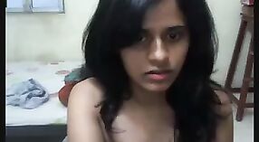 Desi teen Shilka ottiene nudo e selvaggio su Skype 4 min 20 sec