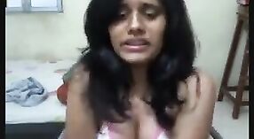Desi teen Shilka ottiene nudo e selvaggio su Skype 0 min 0 sec