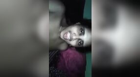 Şehvetli köylü Bhabi oral ve penetratif seks düşkünlük 2 dakika 30 saniyelik