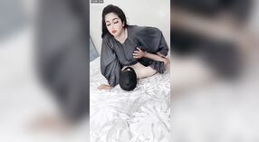 Indiano milf con grande tette ha sesso con un Urdu-speaking ragazzo 1 min 50 sec