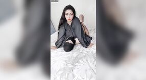 Indische MILF mit großen Titten hat Sex mit einem Urdu sprechenden Jungen 2 min 50 s
