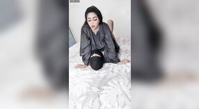 Indische MILF mit großen Titten hat Sex mit einem Urdu sprechenden Jungen 0 min 40 s
