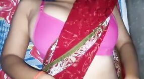 Indiana Esposa em um sari obtém seu bichano esticada por um pau grande 1 minuto 50 SEC