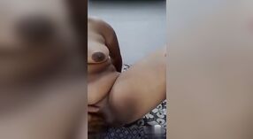 गरम व्हिडिओमध्ये तमिळ टेन्रलची नग्न टँगो कामगिरी 6 मिन 20 सेकंद