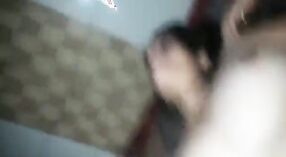 Japonês adolescente menina espetáculos fora dela molhado bichano enquanto jogando com gemidos em close-up 0 minuto 0 SEC