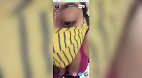 یما کی جنسی سٹرپٹیز میں ایک گرم ، شہوت انگیز ٹینگو ویڈیو 18 کم از کم 40 سیکنڈ