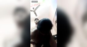 成熟的女人在电话上与年轻男人挂钩 4 敏 20 sec