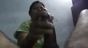 Bojo India Nilina mènèhi tugas tangan sing sensual marang kekasihé 5 min 00 sec