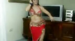 Arab babe's sensual dance moves 2 min 30 sec