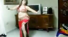 Arab babe's sensual dance moves 0 min 0 sec
