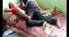 Bhabhi indienne se livre à un devarex torride avec son jeune amant 1 minute 40 sec