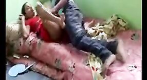 Bhabhi indienne se livre à un devarex torride avec son jeune amant 3 minute 40 sec