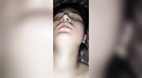 Menina paquistanesa com um corpo curvilíneo em vídeo se6 2 minuto 50 SEC