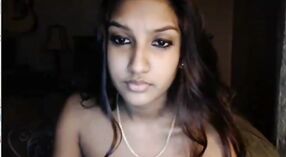 Indyjski nastolatek daje pokaz NA ŻYWO na kamery z jej Przedział wiekowy 4 / min 00 sec
