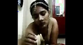 Mangala Bhabhi的裸体视频享受香蕉 1 敏 40 sec