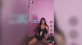 Sesión de Baile Sensual de Dolly 20: Una visita obligada para los fanáticos del contenido femenino en solitario 11 mín. 10 sec