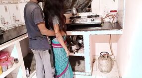Um casal Lucknow faz sexo apaixonado na cozinha 0 minuto 0 SEC