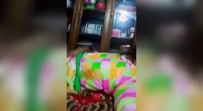 Bangla Bhabhi et Son Amant Profitent d'un Trio torride 3 minute 00 sec