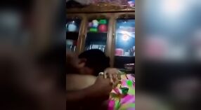 Bangla Bhabhi y Su Amante Disfrutan de un Trío Humeante 3 mín. 20 sec