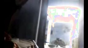 Biwi Babe ' s snelle invasie: een Masturbatie Video 1 min 40 sec