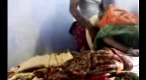 Biwi Babe ' s snelle invasie: een Masturbatie Video 1 min 50 sec