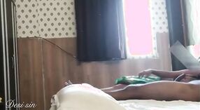 భారతీయ స్నేహితురాలు హోటల్ గదిలో గట్టిగా ఇబ్బంది పడుతుంది 0 మిన్ 0 సెకను