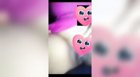 Piękny Bangladeshi dziewczyna masturbates z jej palce na kamera 0 / min 0 sec