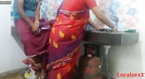 Rothäutiger Desi indischer Bhabi Genießt Intensiven Sex in der Küche 2 min 00 s