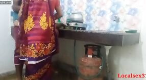 Rothäutiger Desi indischer Bhabi Genießt Intensiven Sex in der Küche 2 min 50 s