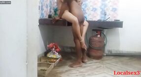 Red-Skinned Desi Indiase Bhabi Enjoys Intense seks in de keuken 6 min 10 sec