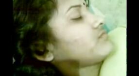 Алигарх бхабхи Фарзана притворяется спящей и получает жесткий трах 5 минута 20 сек
