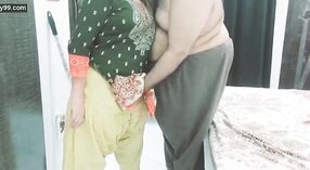 印度女仆在印地语音频上与爸爸的性爱报酬 1 敏 10 sec